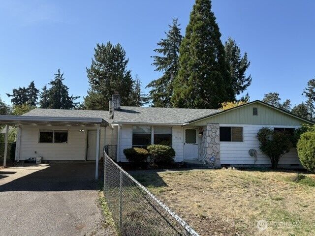 Property Photo: 16106 14th Avenue E WA 98445