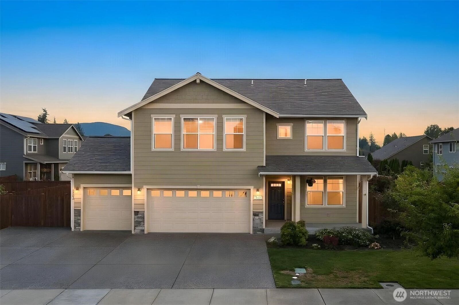 Property Photo: 332 Cambridge Loop WA 98284