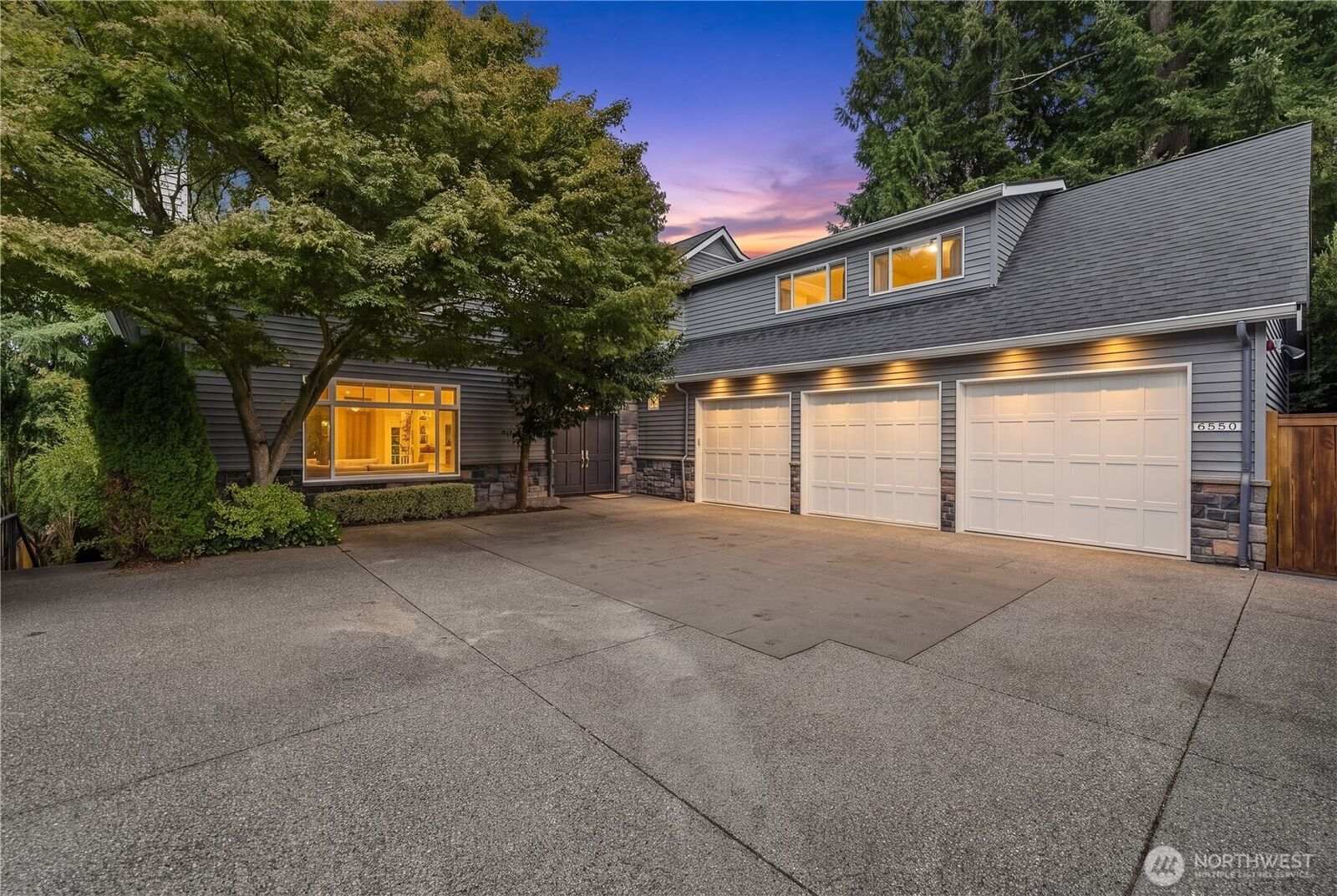 Property Photo:  6550  125th Avenue NE  WA 98033 