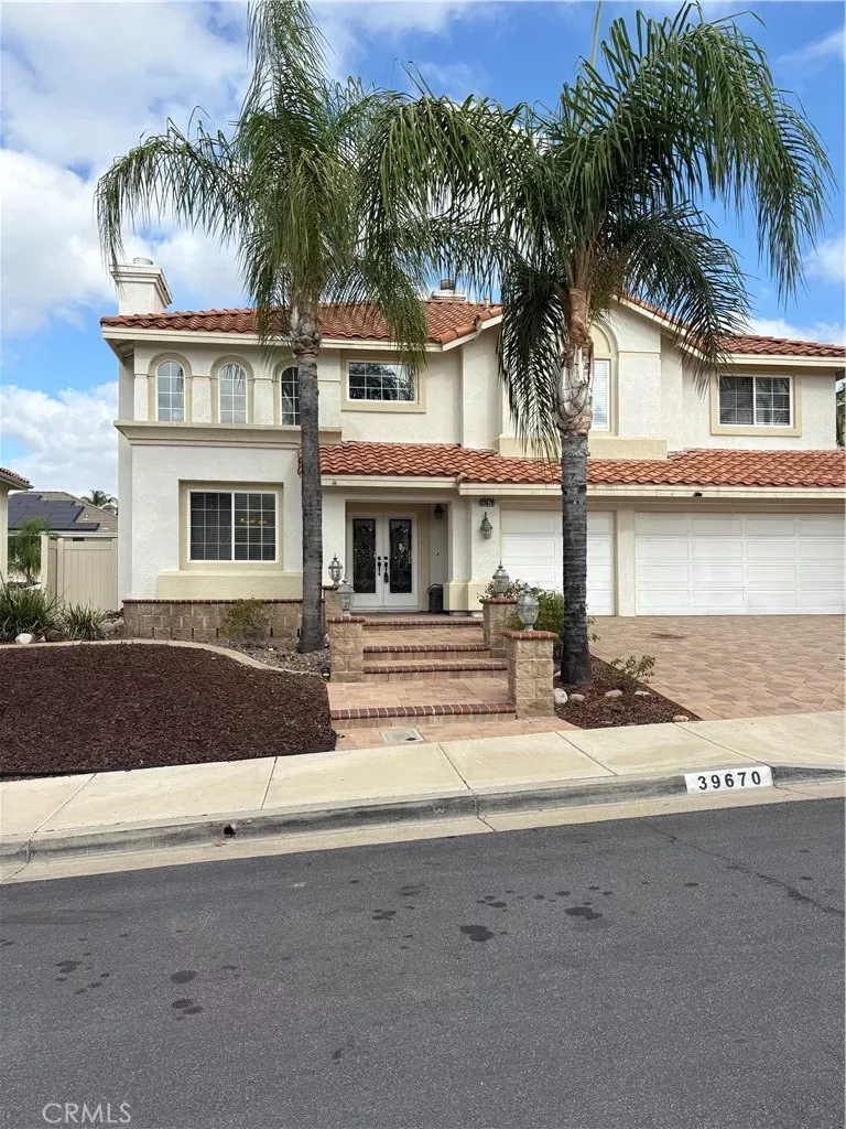 Property Photo:  39670 Via Galletas  CA 92562 