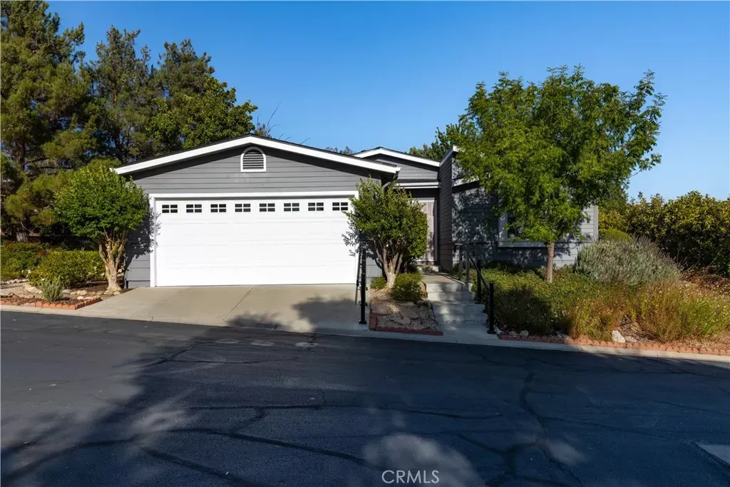 Property Photo: 1321 Mallard CA 93446