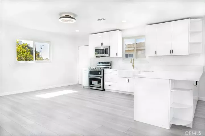 Property Photo:  11428 Glenoaks  CA 91331 