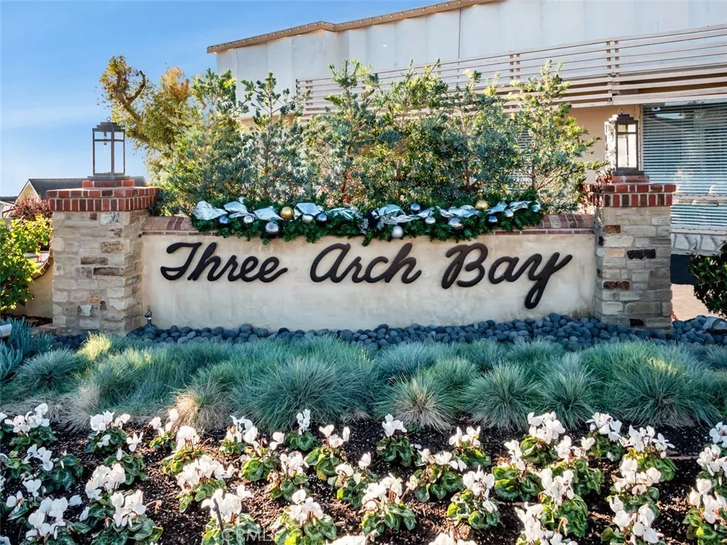 Property Photo:  44 S La Senda Drive  CA 92651 