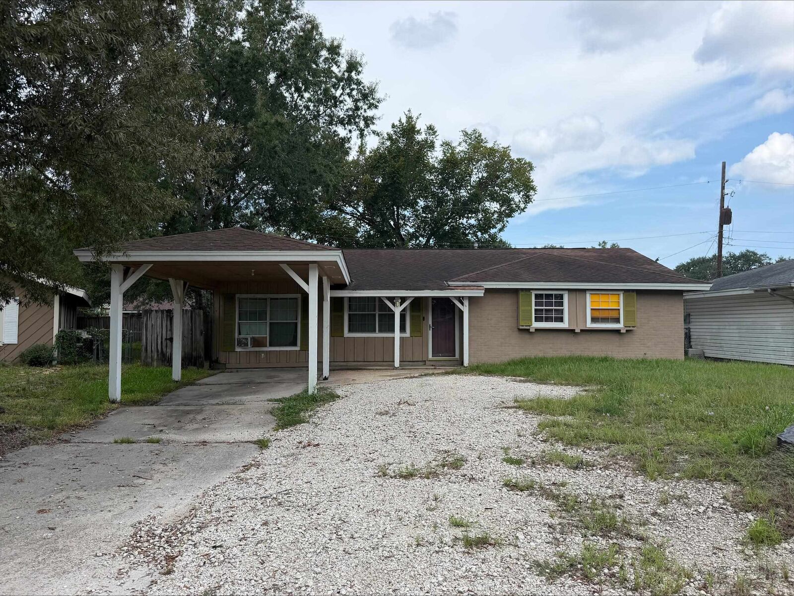 Property Photo:  634 Crepe Myrtle  TX 77630-0000 
