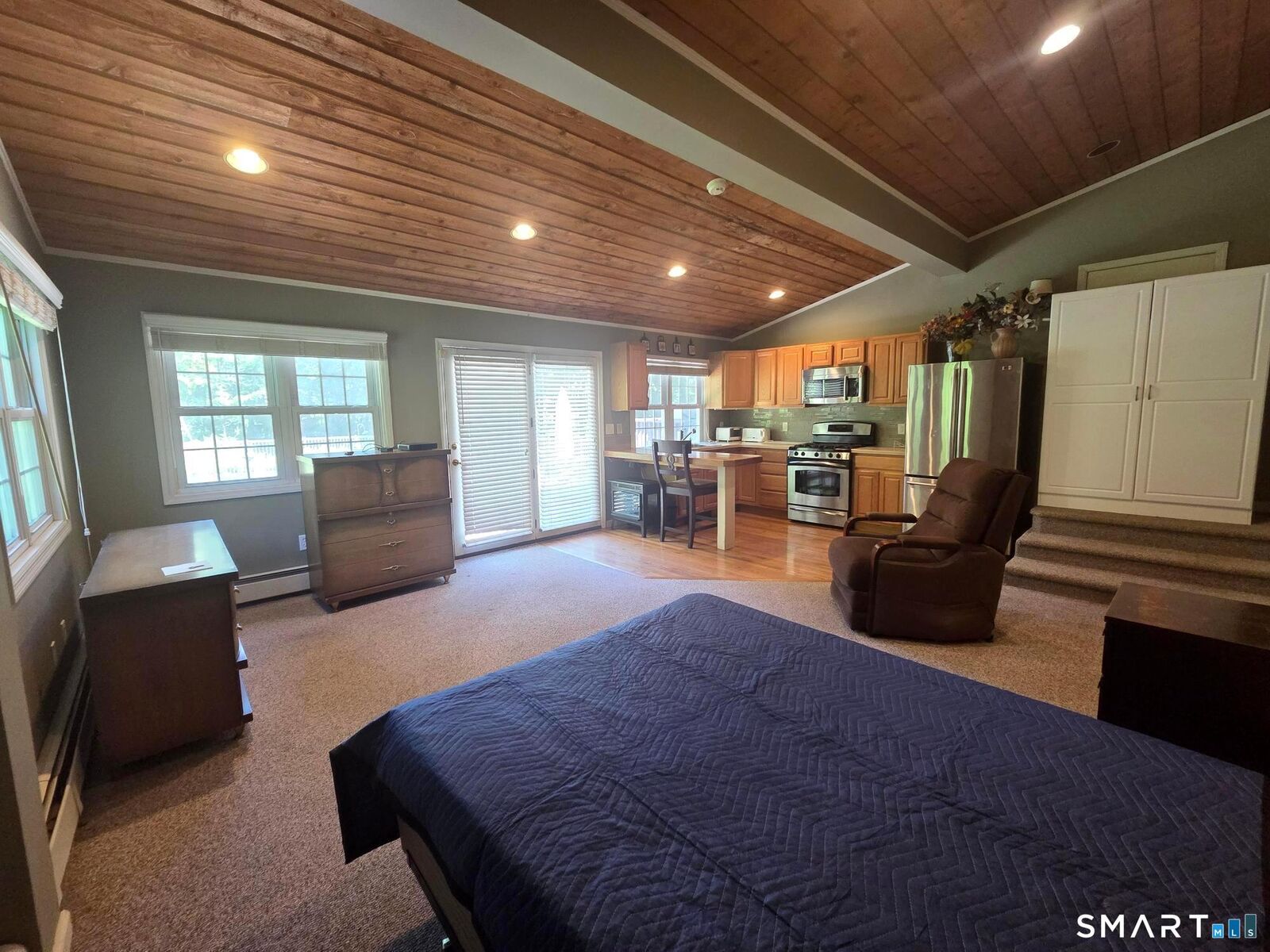 Property Photo:  