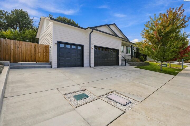 Property Photo: 1907 W 39th Ave WA 99337