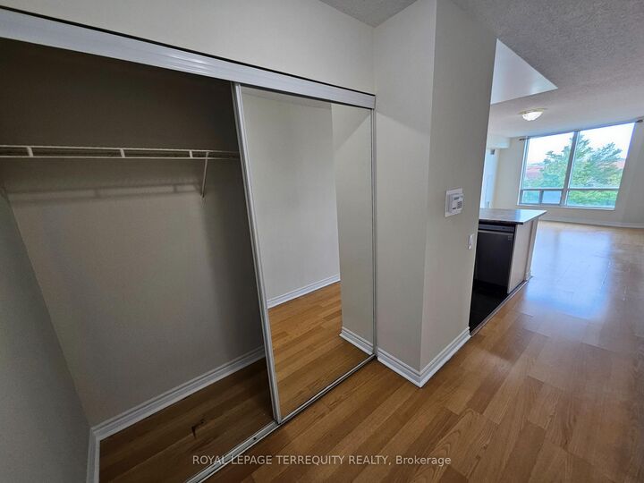 Property Photo:  61 Town Centre Court 306  ON M1P 5C5 