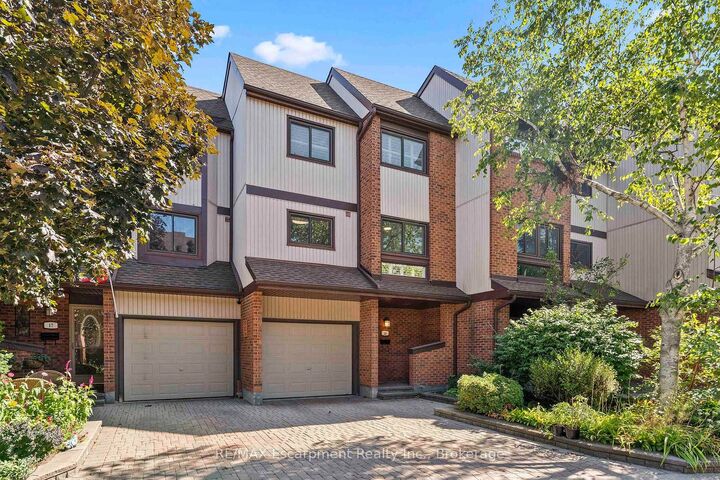 Property Photo: 1060 Walden Circle 18 ON L5J 4J9