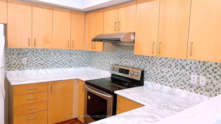 Property Photo:  3916 Lacman Trail  ON L5M 6N8 