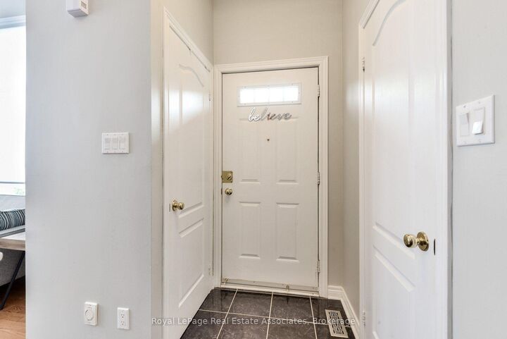 Property Photo:  5031 East Mill Road 38  ON L5V 2M5 