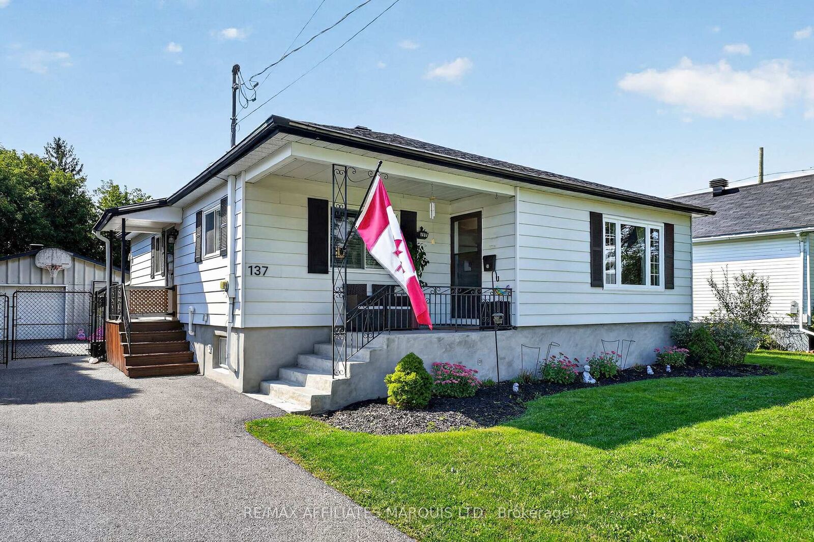 Property Photo:  137 Jarvis Street  ON K6H 5J1 