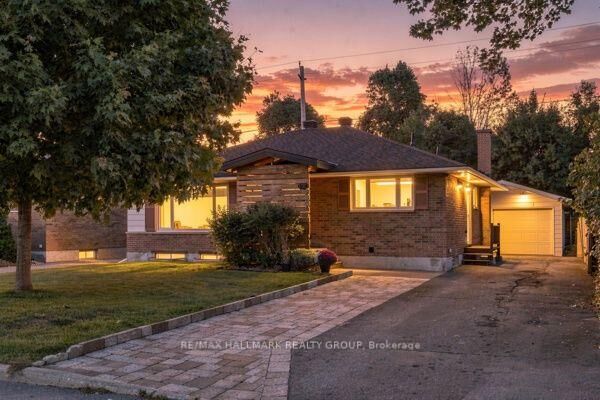 Property Photo:  1321 Rideout Crescent  ON K2C 2X9 