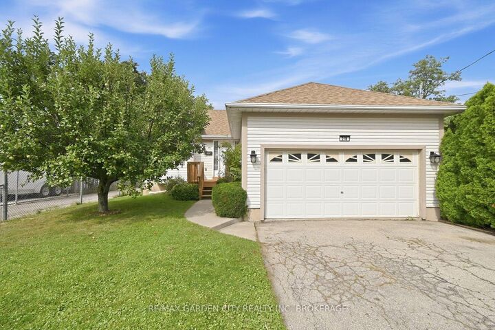 Property Photo:  21 B Kelson Avenue N  ON L3M 4C6 