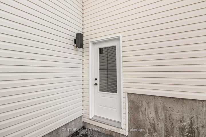 Property Photo:  60 Helen Street B  ON K0A 1R0 