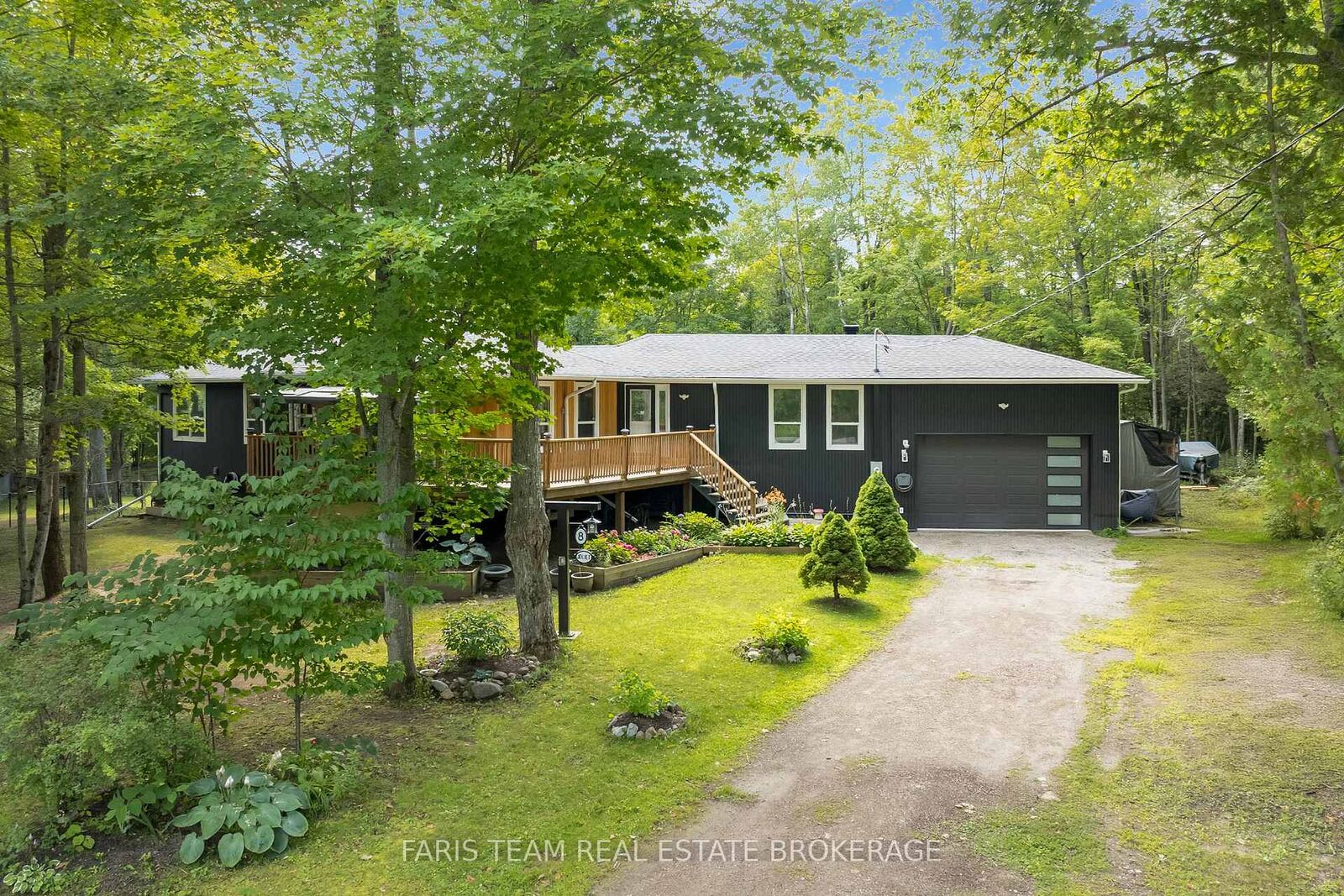 Property Photo:  8 Joliet Crescent  ON L9M 1R2 