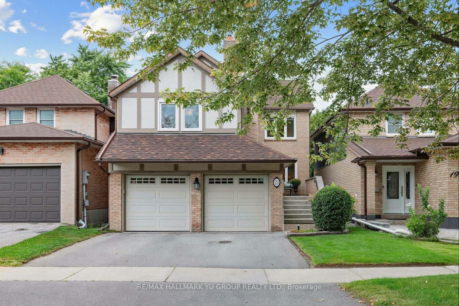 Property Photo:  21 Esther Crescent  ON L4J 3J8 