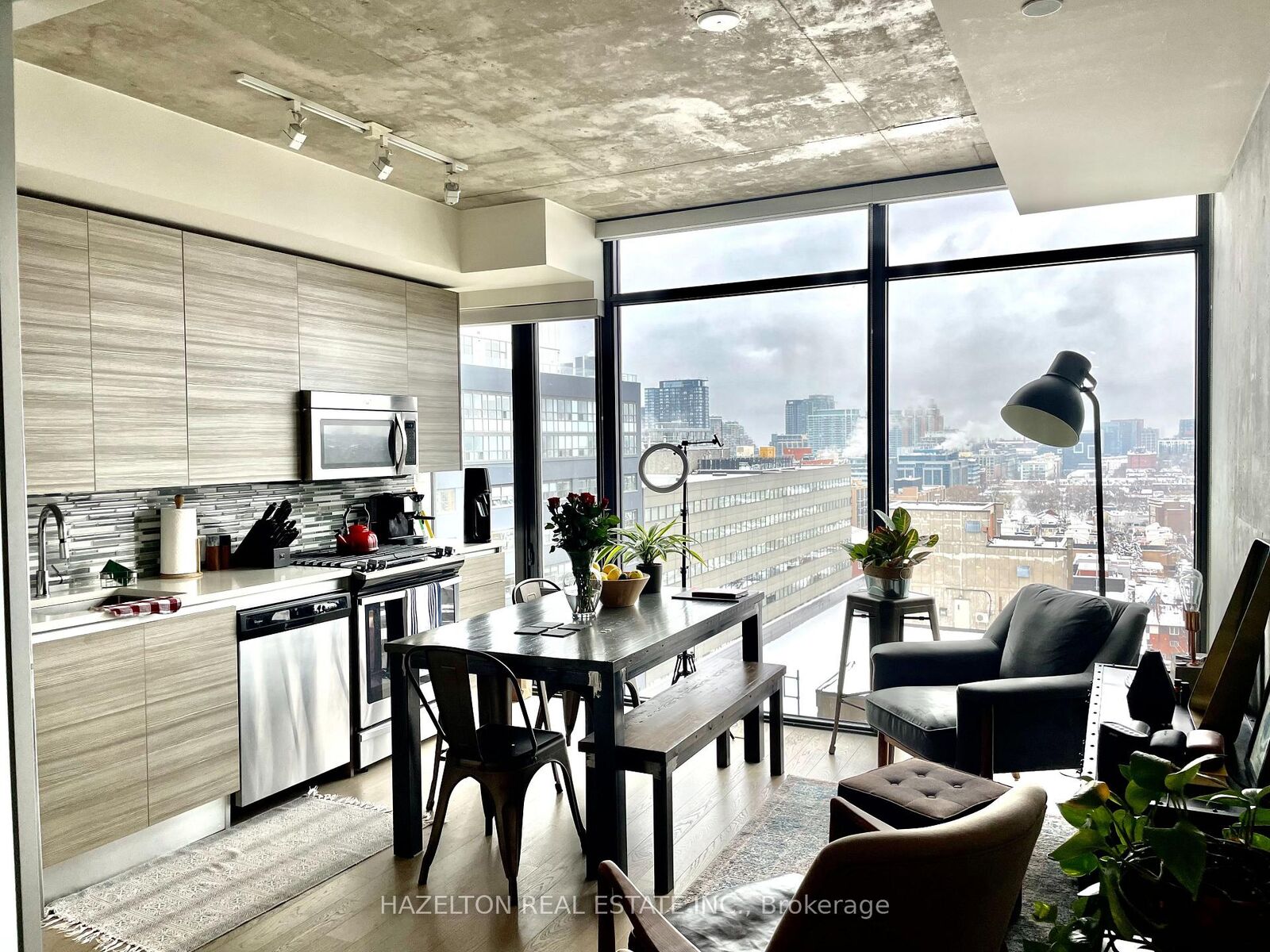 Property Photo:  111 Bathurst Street 1404  ON M5V 2R1 