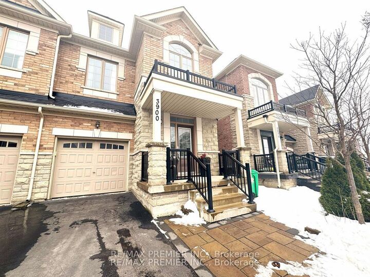 Property Photo:  3900 Arvona Place Bsmt  ON L5M 0Y5 