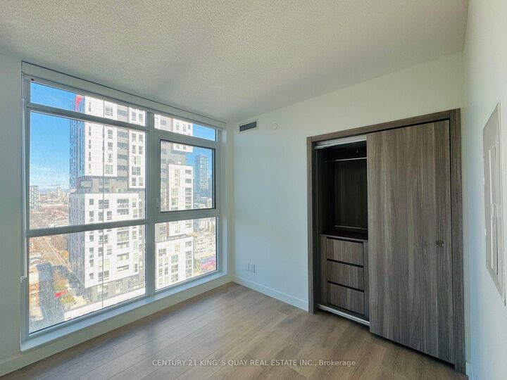 Property Photo:  38 Widmer Street 3301  ON M5V 2E9 
