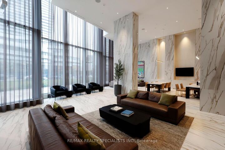 Property Photo:  448 Burnhamthorpe Road W 3804  ON L5B 0R4 