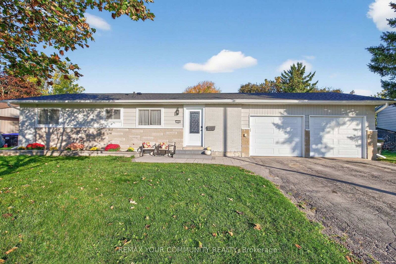 Property Photo:  239 Sunset Crescent  ON L9S 1J2 