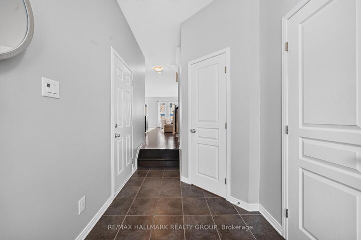 Property Photo:  678 Percifor Way  ON K1W 0E2 