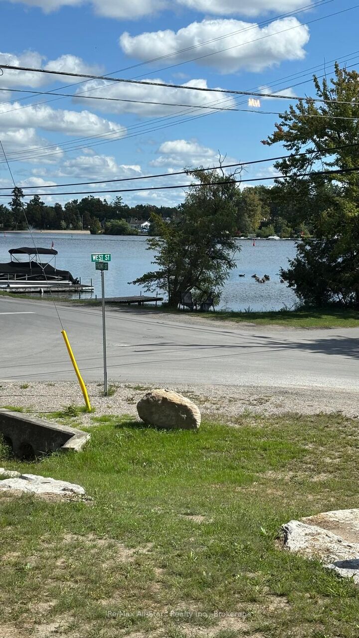 Property Photo:  191 Front Street W B  ON K0M 1A0 