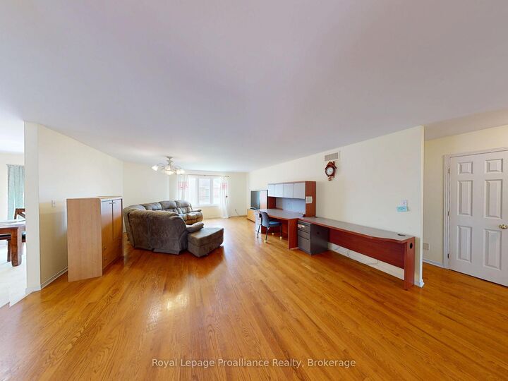 Property Photo:  17 Sumac Terrace  ON K8N 5X4 