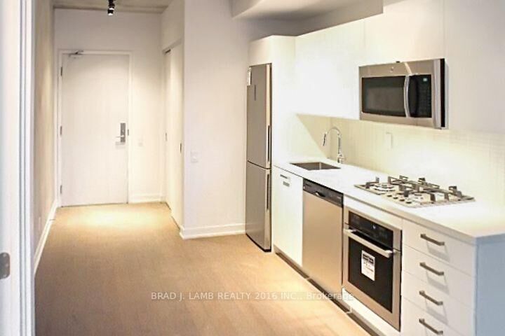Property Photo:  39 Brant Street 527  ON M5V 0M8 