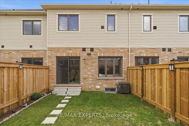 Property Photo:  68 Lorne Thomas Place  ON L9R 0V8 