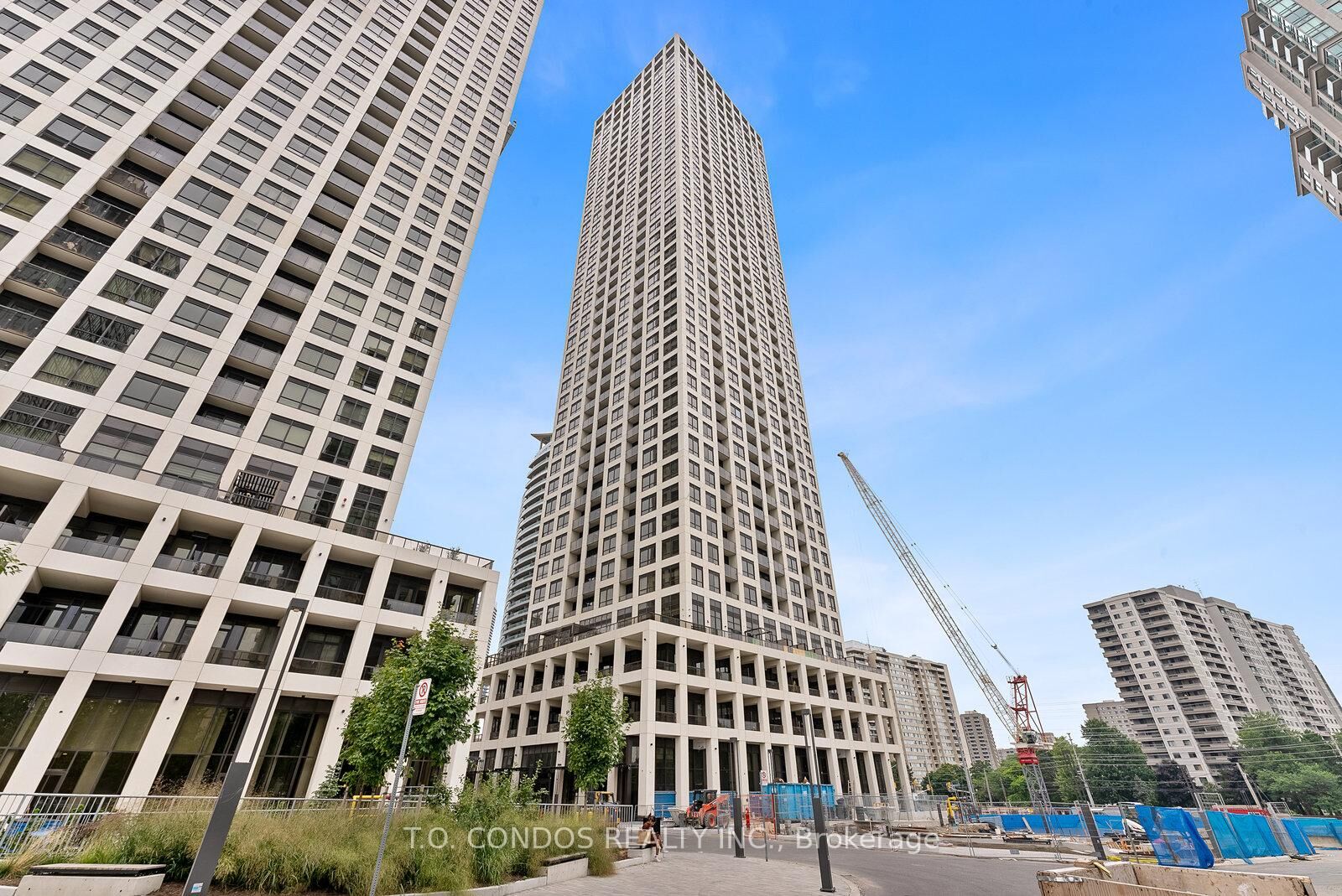 Property Photo:  30 Elm Drive W 505  ON L5B 1L9 