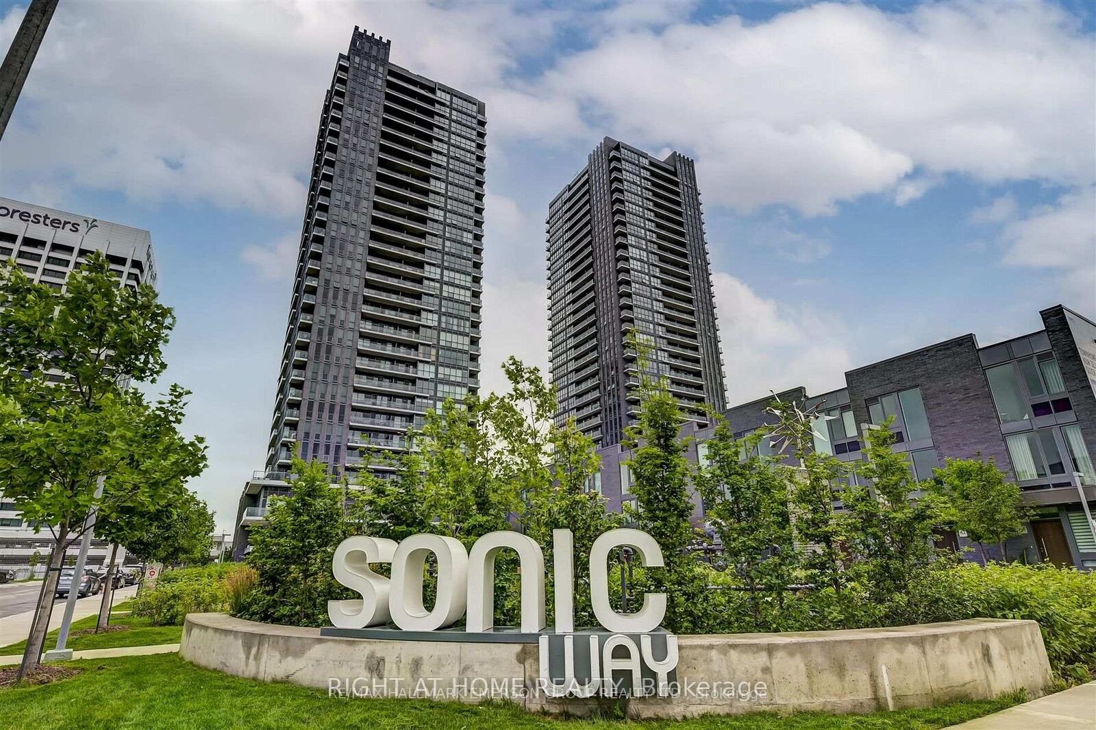 Property Photo:  6 Sonic Way #807  ON M3C 0P1 
