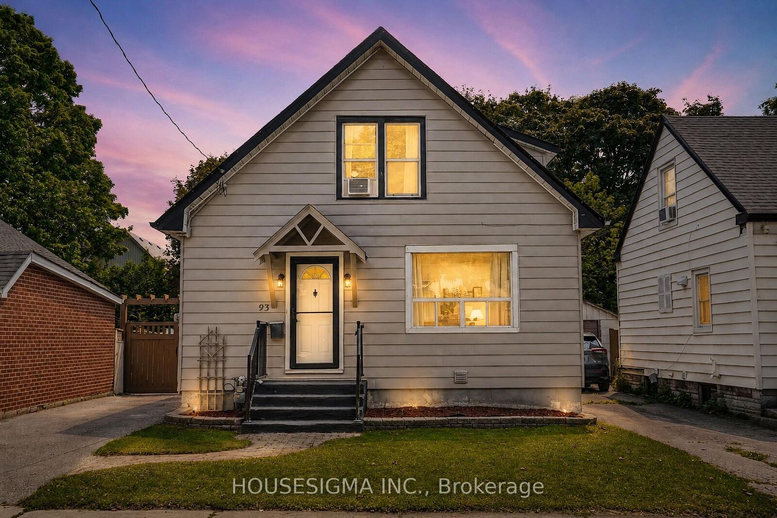 Property Photo:  93 Brock Street W  ON L1G 1R7 