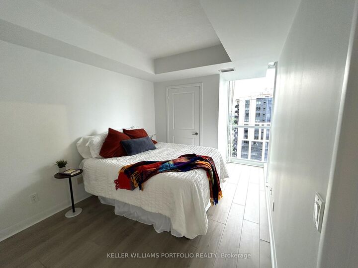 Property Photo:  4968 Yonge Street 2801  ON M2N 7G9 