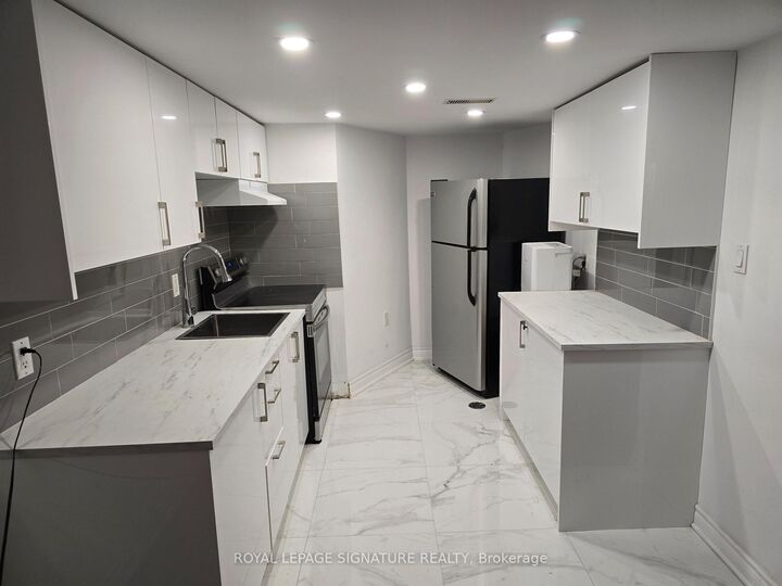 Property Photo:  17 Pleasant Avenue Lower Floor  ON M2M 1L8 
