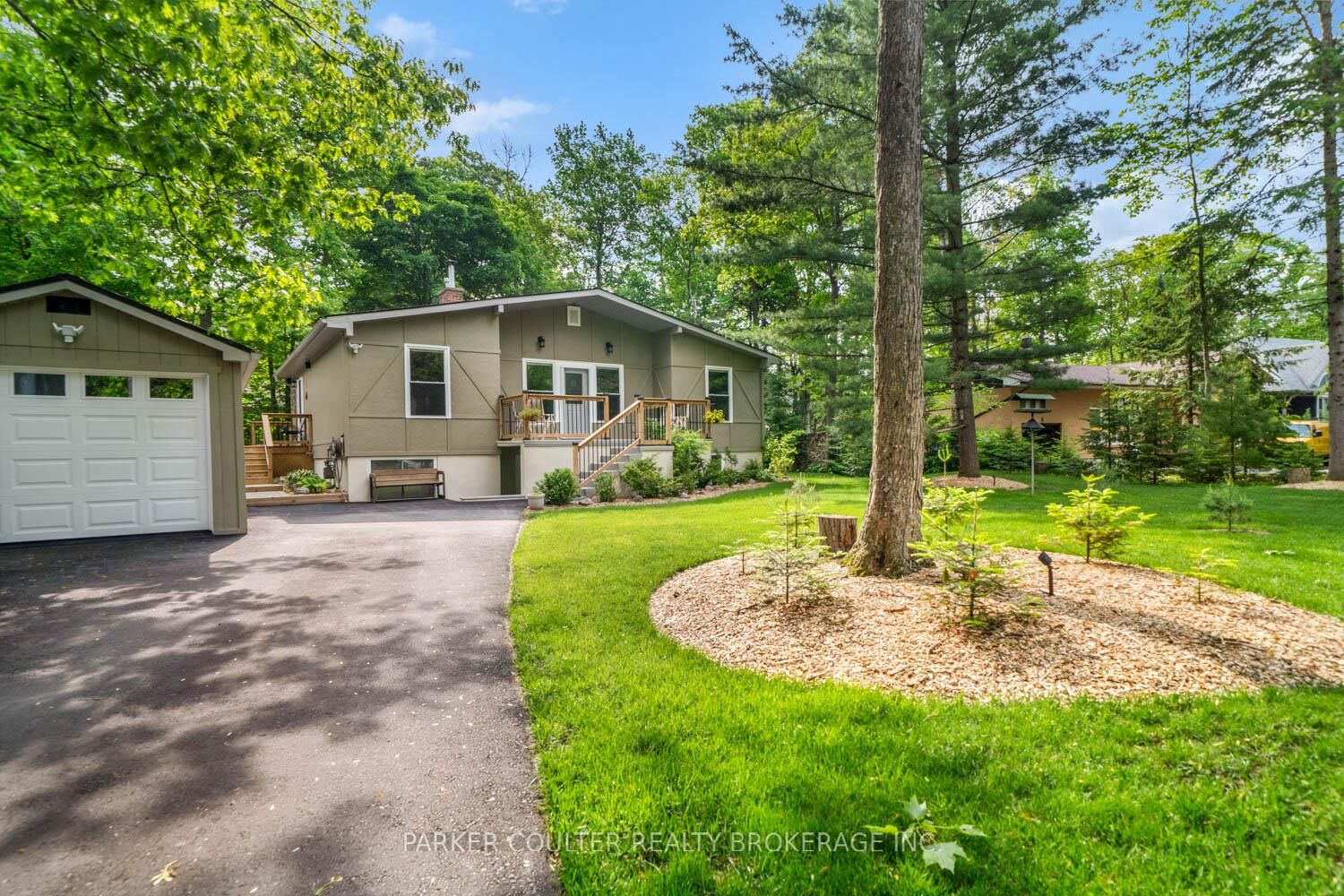 Property Photo:  11 Duquette Court  ON L9M 0H3 