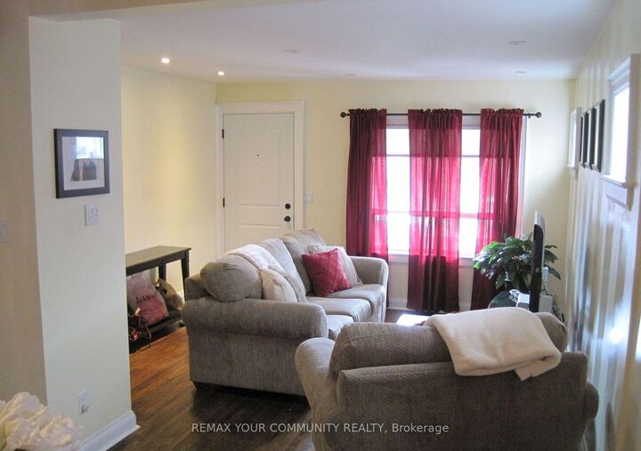 Property Photo:  41 Bonnie Brae Boulevard  ON M4J 4N3 