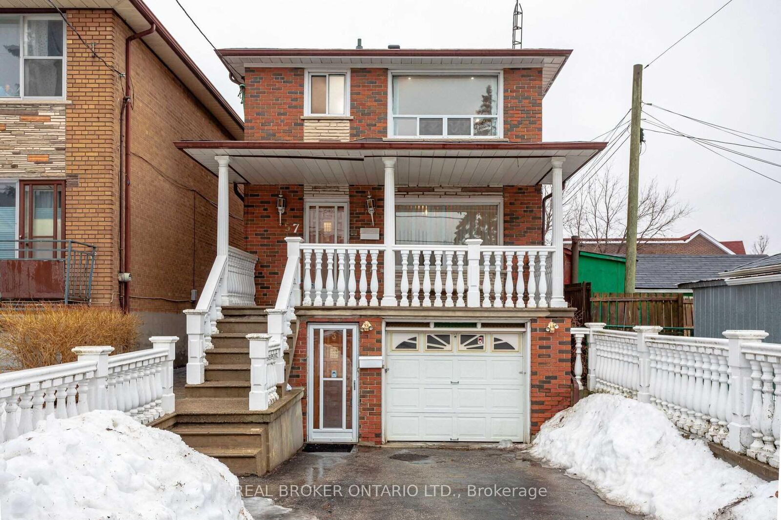 Property Photo:  57 Lanark Avenue Upper  ON M6C 2B5 