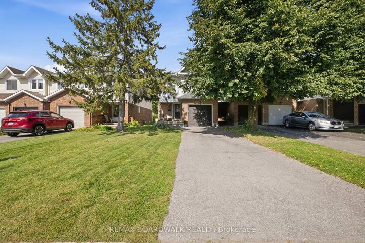 Property Photo:  27 Woodpark Way  ON K2J 4C6 