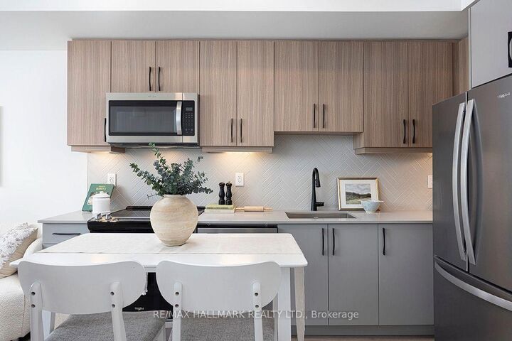 Property Photo:  15 Brenthall Avenue W 2  ON M2R 0B3 