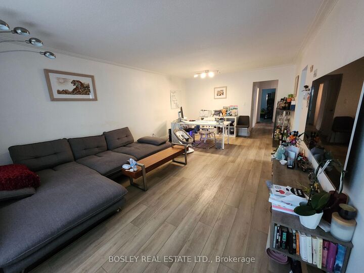 Property Photo: 37 Summerside Crescent Main ON M2H 1W9