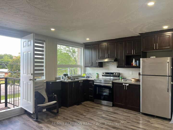 Property Photo:  30 East Haven Drive Unit 1  ON M1N 1M2 
