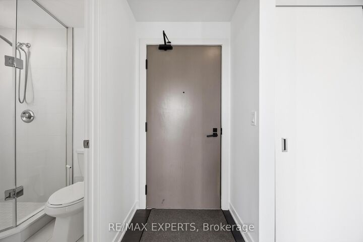 Property Photo:  223 St Clair Avenue W 1007  ON M4V 0A5 