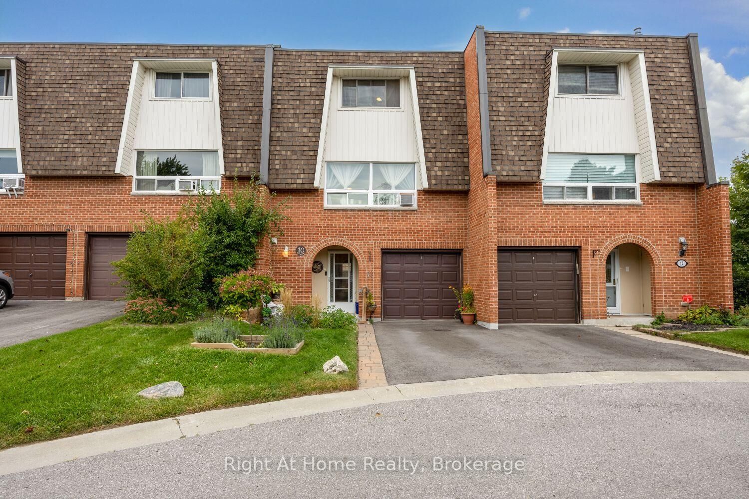 Property Photo:  10 Newing Court  ON L1S 2T6 