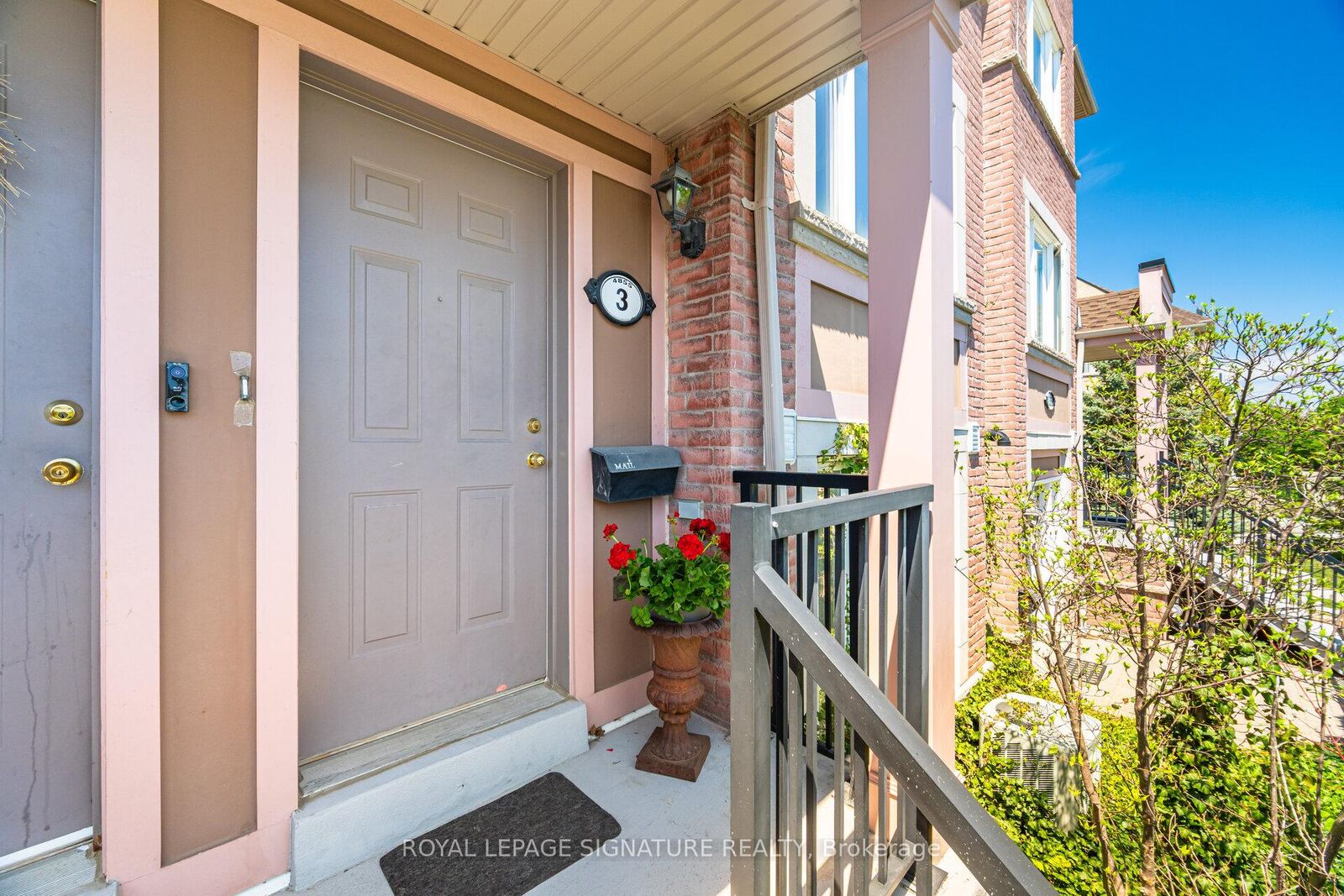 Property Photo:  4855 Half Moon Grove 3  ON L5M 8C7 