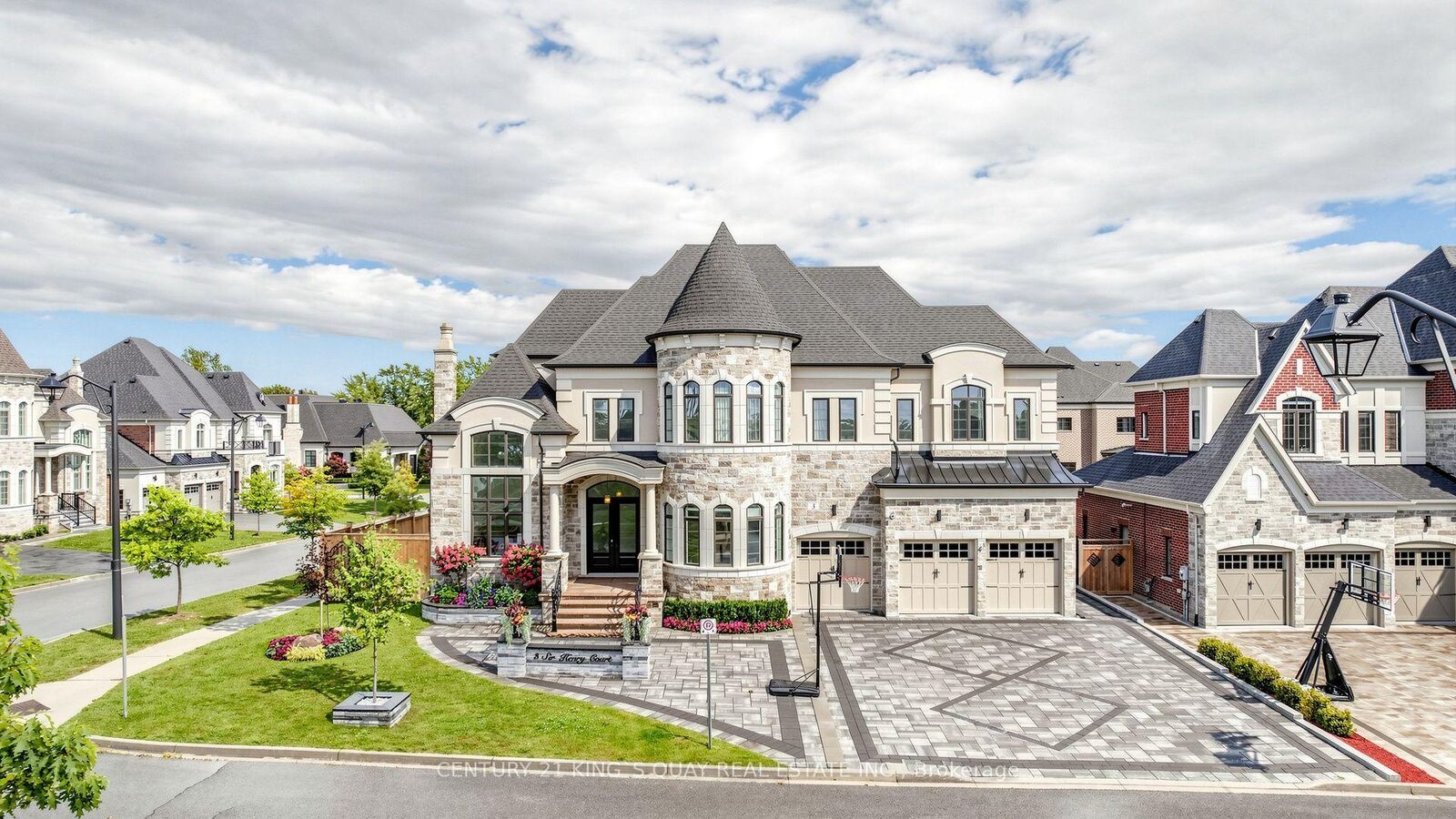 Property Photo: 3 Sir Henry Court ON L7B 0P5