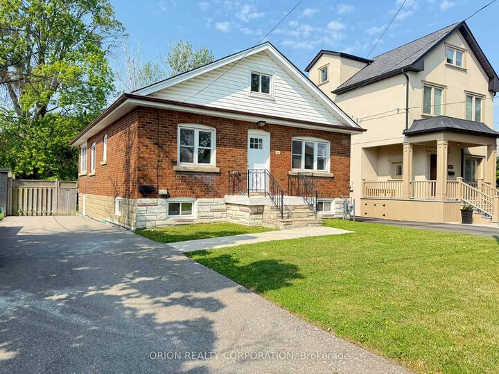 Property Photo:  1016 Haig Boulevard  ON L5E 2M5 