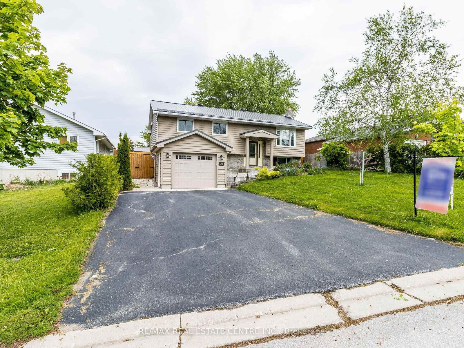 Property Photo:  28 Teskey Court  ON L9Y 4R9 