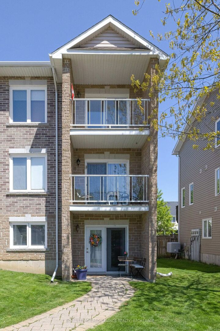 Property Photo:  225 Oak Street 2104  ON K7G 2R5 