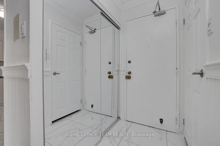 Property Photo:  158A McArthur Avenue 1208  ON K1L 8C9 